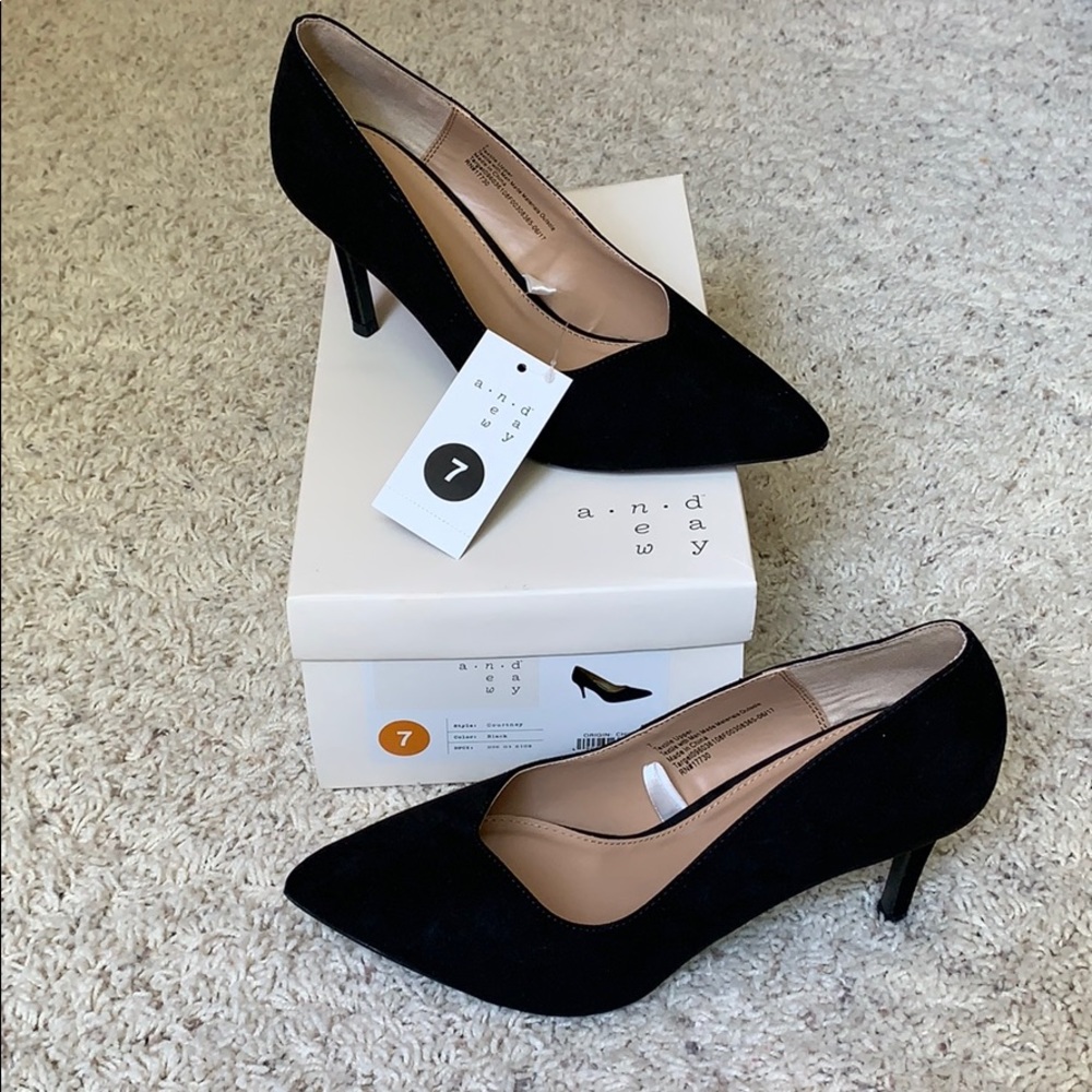 BRAND NEW black heels